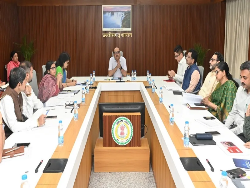 Chhattisgarh Chief Secretary Vikashsheel addressing the high-level meeting at Mahanadi Bhawan Raipur.