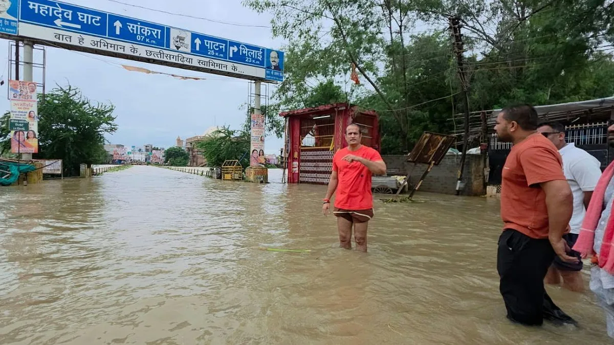 Raipur Water logging: रायपुर में भारी बारिश से जलभराव, पूर्व विधायक ने सरकार को घेरा, कहा- ‘ट्रिपल इंजन सरकार’ पूरी तरह फेल