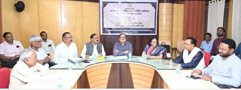 Chhattisgarh Uniform Civil Code: आदिवासी परंपराओं के संरक्षण के साथ बने UCC, बस्तर-सरगुजा के प्रतिनिधियों ने ड्राफ्ट कमेटी के सामने रखे अपने सुझाव, जानें किन बातों पर जताई चिंता