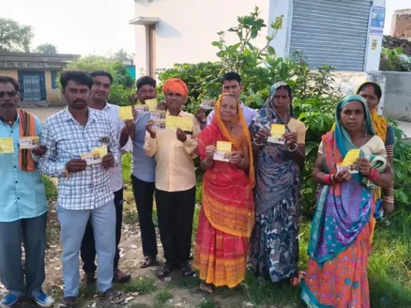 Lormi: मकानों के नंबर प्लेट के नाम पर गांवों में फिर से वसूली का चल रहा है खेल, राशन कार्ड बंद होने का डर दिखा रहे हैं संस्था के लोग