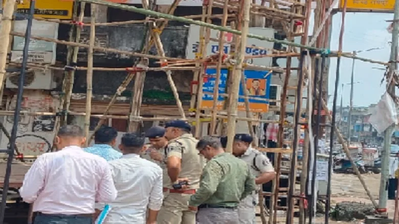 Raipur police and municipal corporation officials inspecting roadside Ganesh pandals