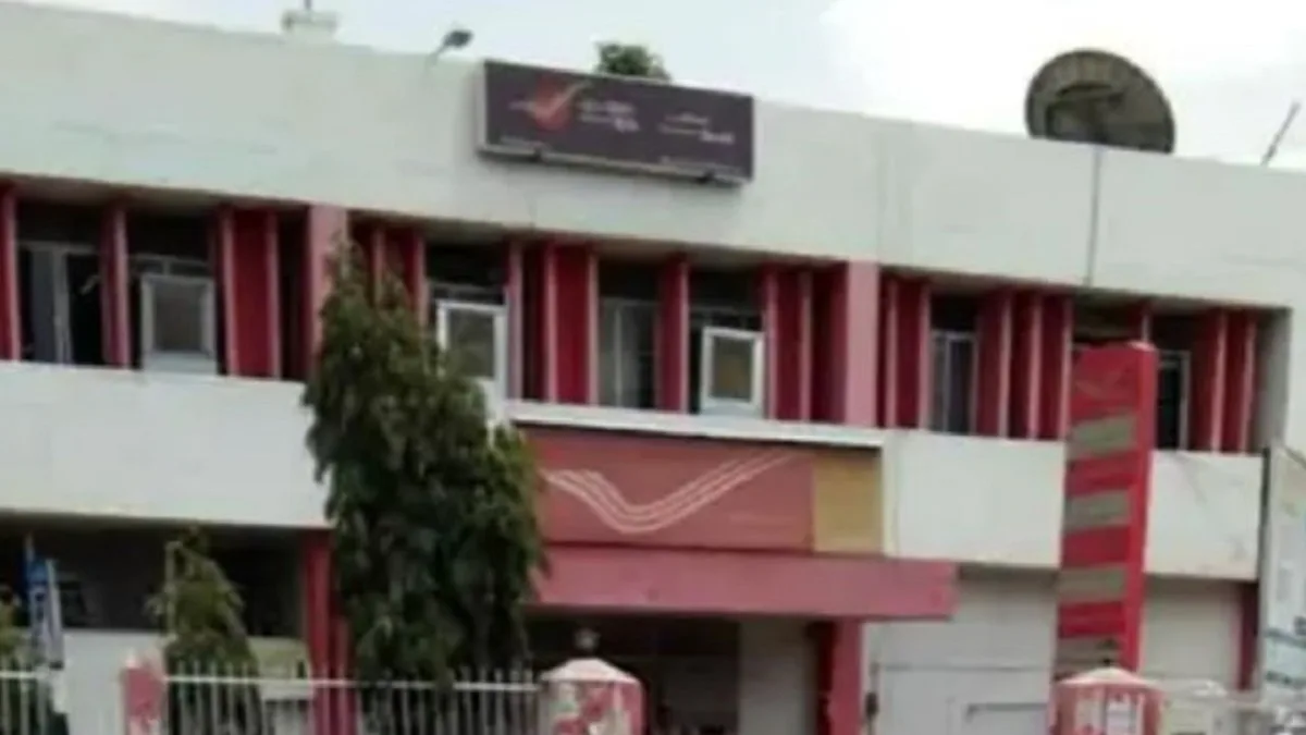 CG News: अंबिकापुर डाकघर में 35 लाख का FD घोटाला, खाताधारकों की परिपक्वता राशि में हेराफेरी, पोस्टमास्टर समेत तीन कर्मचारी निलंबित