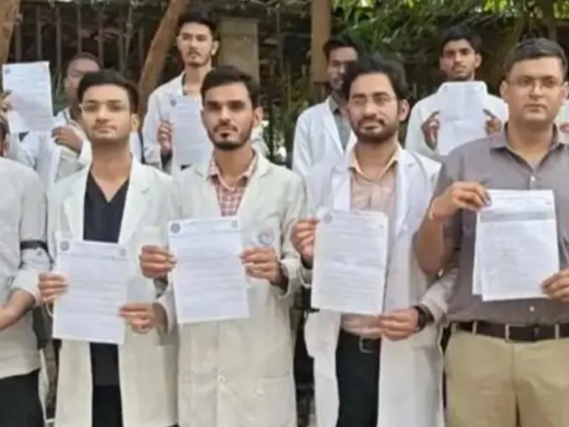 रायगढ़ में जूनियर डॉक्टरों का अल्टीमेटम, 21 सितंबर से OPD बहिष्कार, जानें क्या है मामला