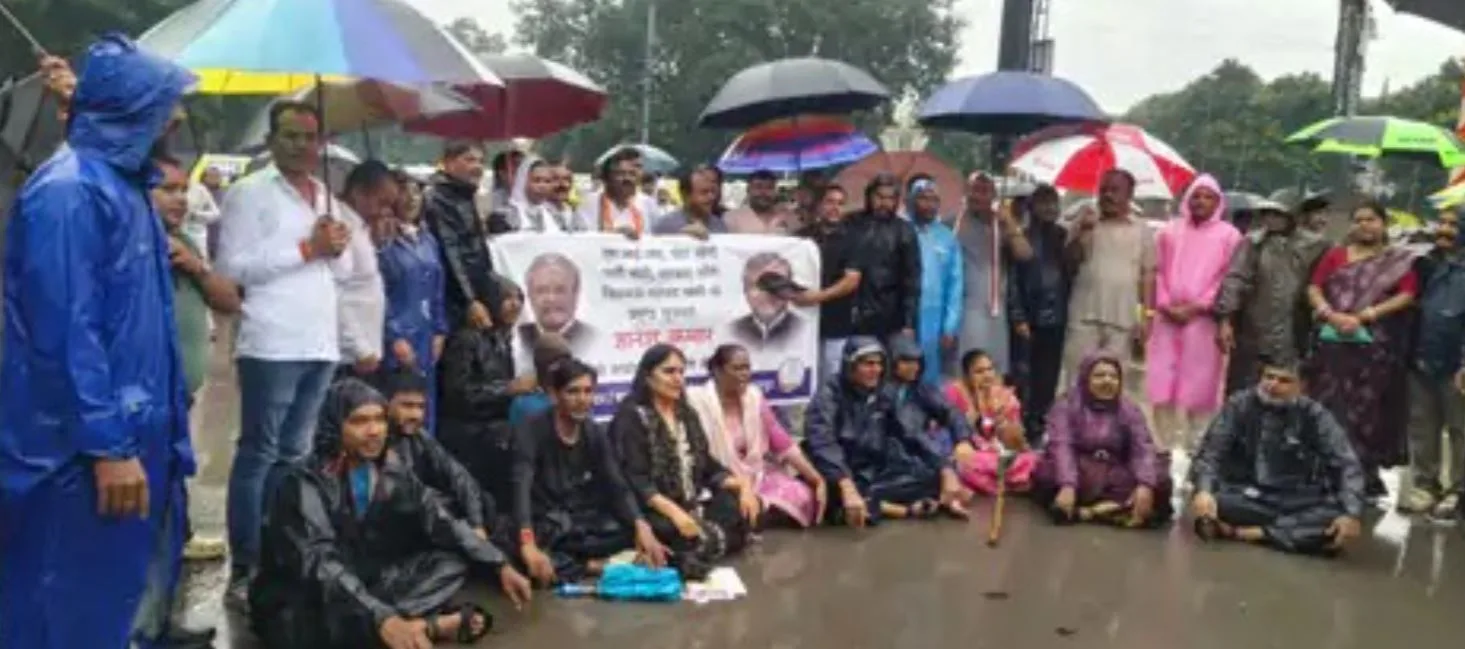 Raipur Congress Election Commission protest : रायपुर में बारिश के बीच कांग्रेस का SIR और वोटर लिस्ट को लेकर पैदल मार्च,जानें क्या कहा नेताओं ने