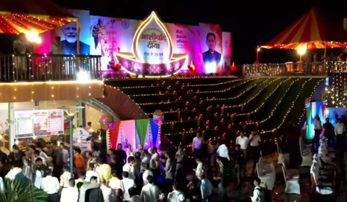 Raipur marine drive 25 lakh diyas: 25 लाख दीयों से जगमाया मरीन ड्राइव, पीएम मोदी को बधाई देने सीएम साय के साथ बड़ी संख्या में पहुंचे लोग, देखें लाइव