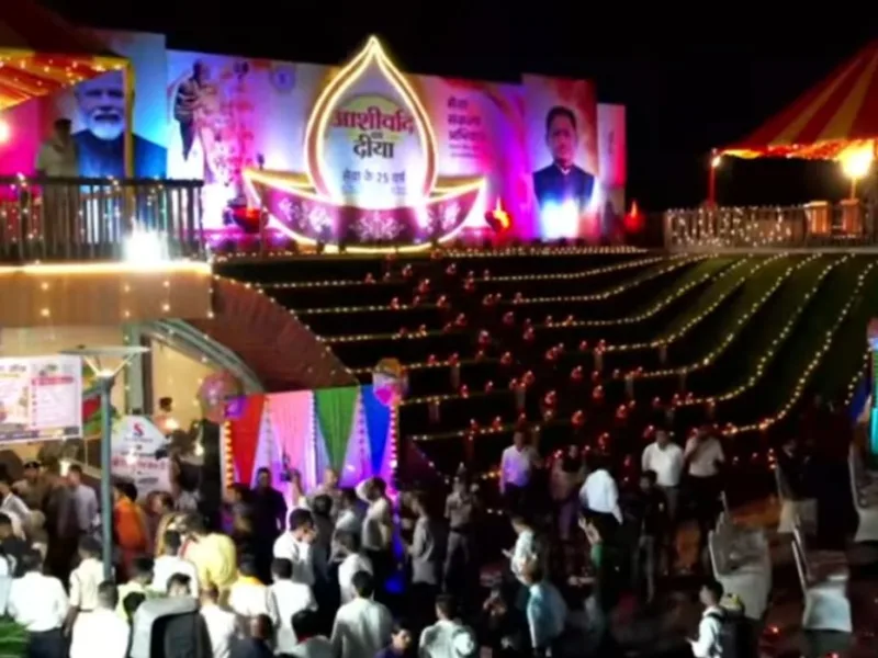 Raipur marine drive 25 lakh diyas: 25 लाख दीयों से जगमाया मरीन ड्राइव, पीएम मोदी को बधाई देने सीएम साय के साथ बड़ी संख्या में पहुंचे लोग, देखें लाइव