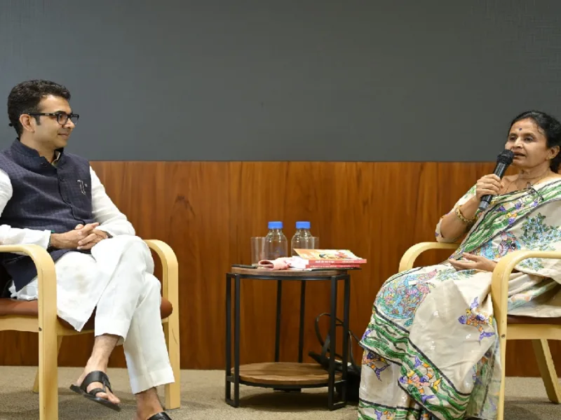 Author Rajni Sharma Basteriya in a literary conversation during the Akhar event organized by Abhikalp and Prabha Khetan Foundation.