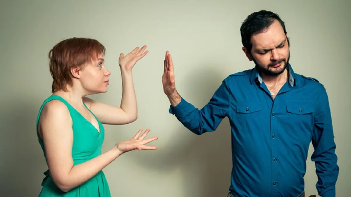 Relationship Tips: प्यार होने के बाद भी रिश्ते में कम हो गई है बातचीत? इन 5 छोटी आदतों पर तुरंत दें ध्यान