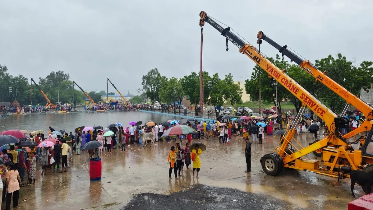 Kharun River: महादेवघाट विसर्जन कुंड में मूर्ति विसर्जन पर अस्थायी रोक, जानें कुंड में विसर्जन पर क्यों लगाई रोक