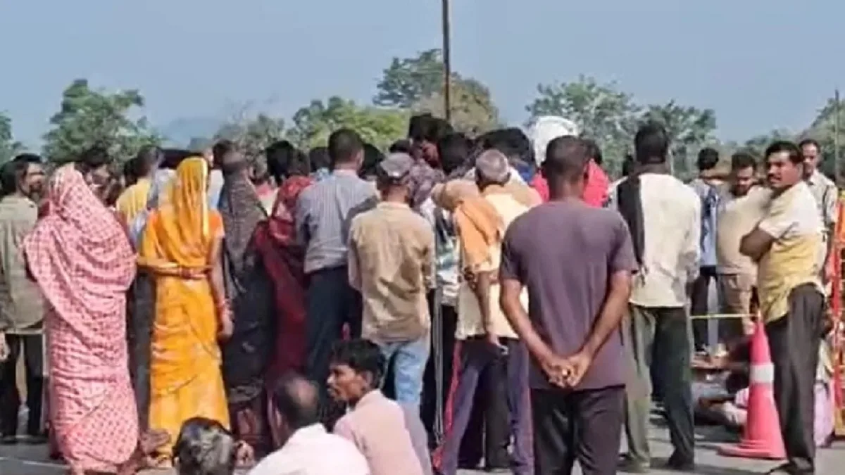 CG Road Accident: दशहरे की रात सड़क हादसों में 4 की मौत और कई घायल, कांकेर में ग्रामीणों का उग्र चक्काजाम