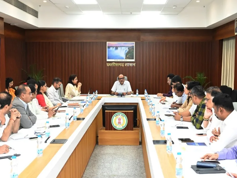 Chhattisgarh Chief Secretary Vikas Sheel reviewing CM Helpline complaints and departmental schemes at Mahanadi Bhawan in Raipur.