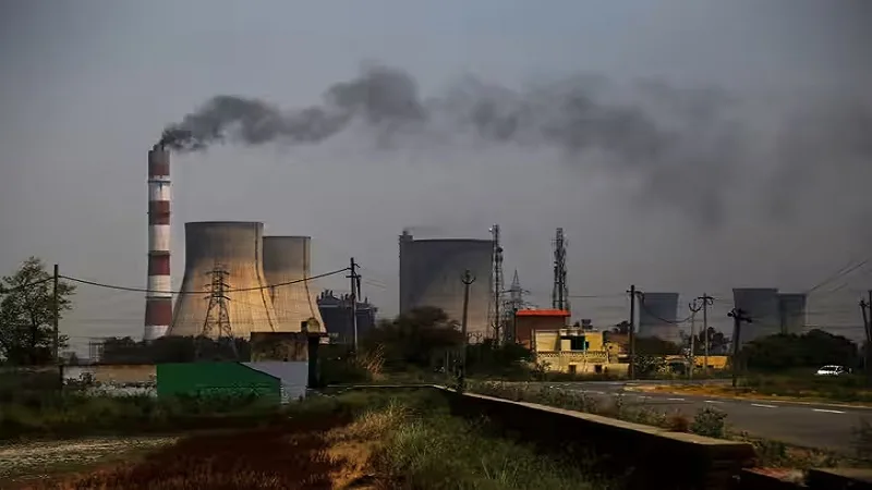 चिमनी से धुआं, धूल का अंबार और 7 खामियां; छत्तीसगढ़ के इस प्लांट को मिला 15 दिन का अल्टीमेटम