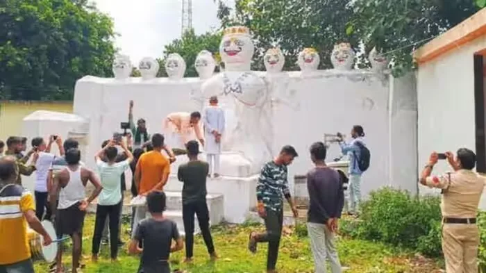 जिस रावण को देश जलाता है, उसकी पुलिस थाने में 300 सालों से की जा रही है पूजा? जानें वजह