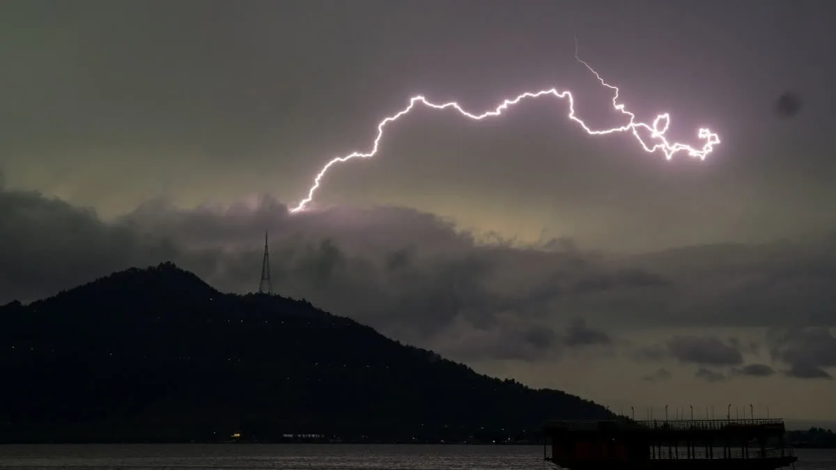 IMD Weather Alert: 60KM की रफ्तार से चलेंगी हवाएं? छत्तीसगढ़ समेत 15 राज्यों में बदलने वाला है मौसम