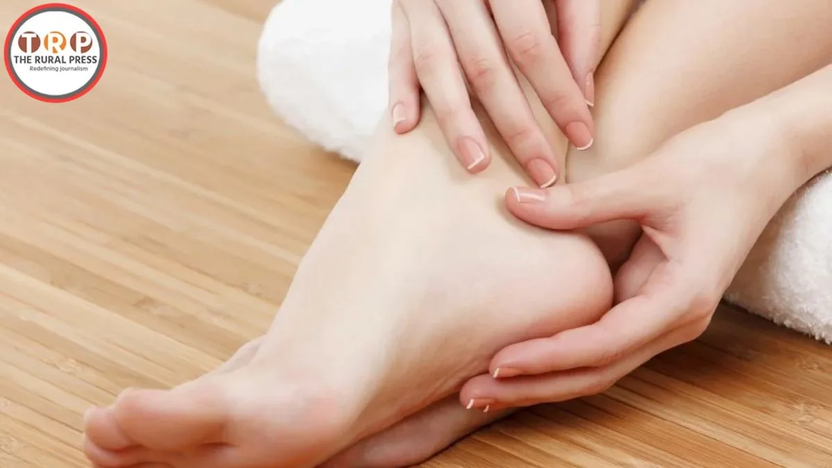 Health Tips: रात में पैरों का दर्द करता है परेशान? इन आसान उपायों से मिल सकती है राहत