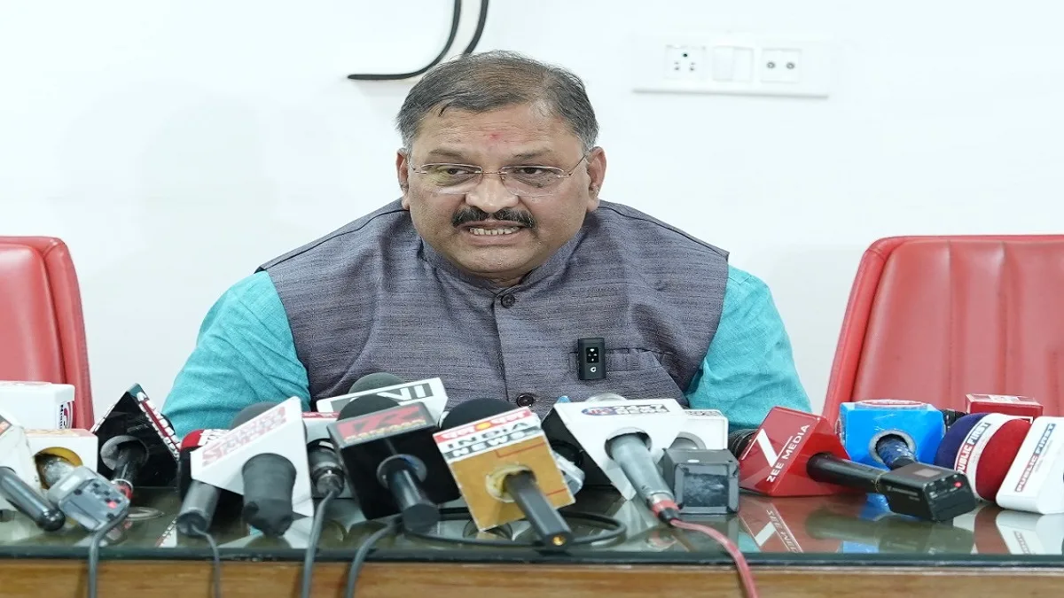 EVM Controversy: भाजपा सांसद संतोष पाण्डेय का कांग्रेस पर तीखा हमला-जनाधार खो चुका विपक्ष वोट चोरी का झूठा नैरेटिव गढ़ने में जुटा