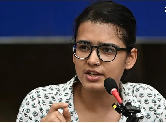 Neha Bora Delhi High Court: मैं CJP के साथ नहीं थी… भरे कोर्टरूम में आइसा अध्यक्ष नेहा बोरा ने सौरव दास और आशुतोष रांका से किया किनारा, कोर्ट का फैसला कल