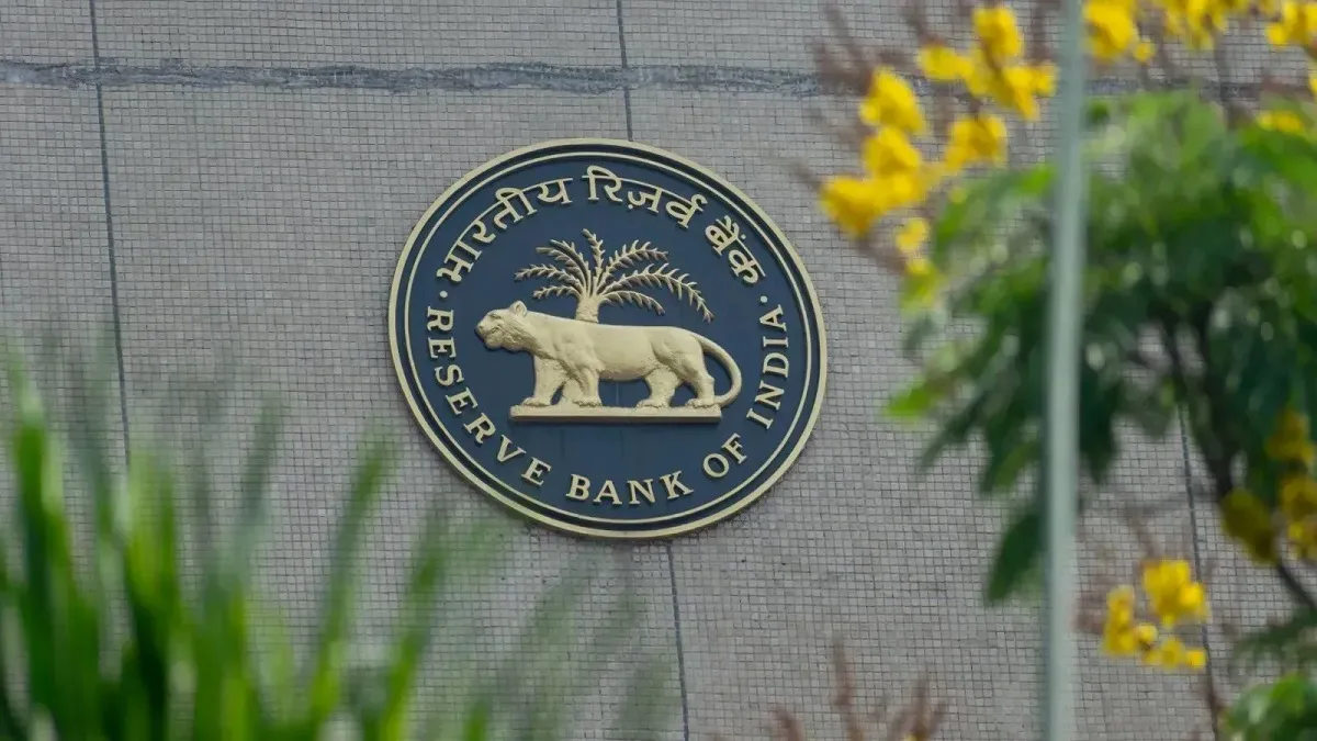 रुपया 96.78 पर पहुंचा, RBI ने बदले फॉरेक्स के नियम; जानिए अब क्या होगा?
