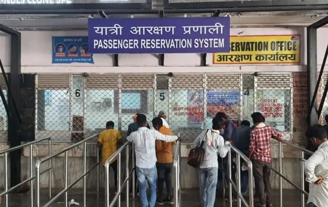 Railway Ticket Insurance New Rules 2026: अब रेलवे काउंटर से टिकट लेने वालों को भी मिलेगा 10 लाख तक का बीमा, बस करना होगा ये काम, स्टेशनों से हो रहा अनाउंसमेंट