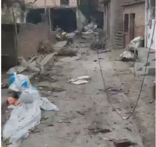 Siwan firecracker factory blast : पटाखा फैक्ट्री में ब्लास्ट,पति-पत्नी समेत 7 की मौत, डेढ़ घंटे तक होते रहे धमाके, मौके पर पुलिस मौजूद