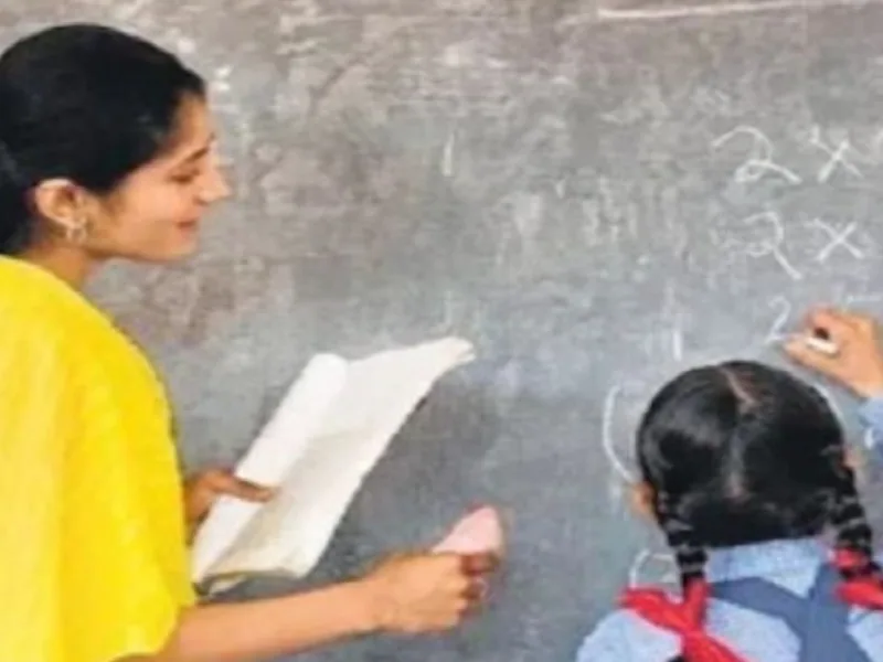 57 हजार शिक्षक भर्ती के वादे के बीच छत्तीसगढ़ में घटे 2,582 शिक्षक