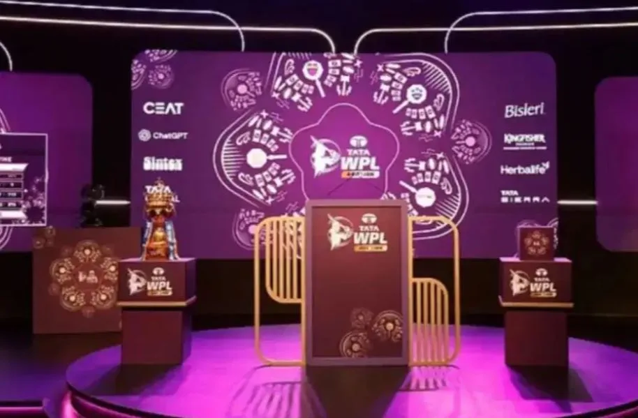 WPL 2027 Auction: सोफी मोलिनक्स पर बरसे करोड़ों, RCB और यूपी वॉरियर्स ने पलटी बाजी; देखें किसे मिला खरीदार
