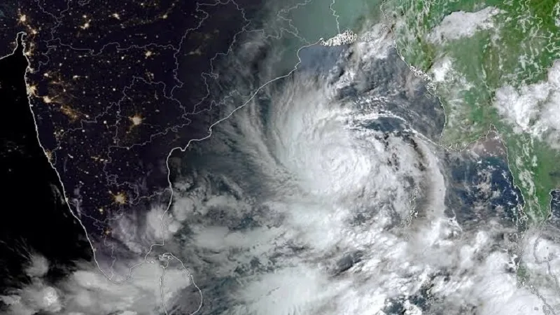 IMD Weather Alert: आज कहीं मूसलाधार बारिश तो कहीं गिरेंगे ओले! जानें दिल्ली से छत्तीसगढ़ तक कैसा रहेगा मौसम