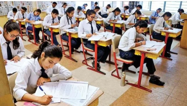 CBSE Curriculum Changes 2026: सीबीएसई 10वीं सिलेबस से पर्यावरण शिक्षा बाहर, व्यावसायिक विषय अनिवार्य, जानिए नए नियम और बदलाव