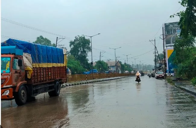 Cg weather update: रायगढ़ में 30 को भी स्कूल-आंगनबाड़ी बंद, लगातार बारिश से अधिकारियों-कर्मचारियों की छुट्टियां कैंसिल, देखें आदेश