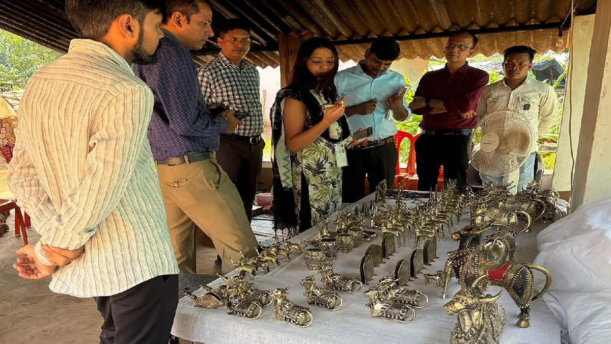 Bastar Dhokra Craft: बस्तर के पारंपरिक ढोकरा शिल्प को मिलेगी राष्ट्रीय पहचान, चिलकुटी में बनेगा मॉडल प्रीमियम क्लस्टर