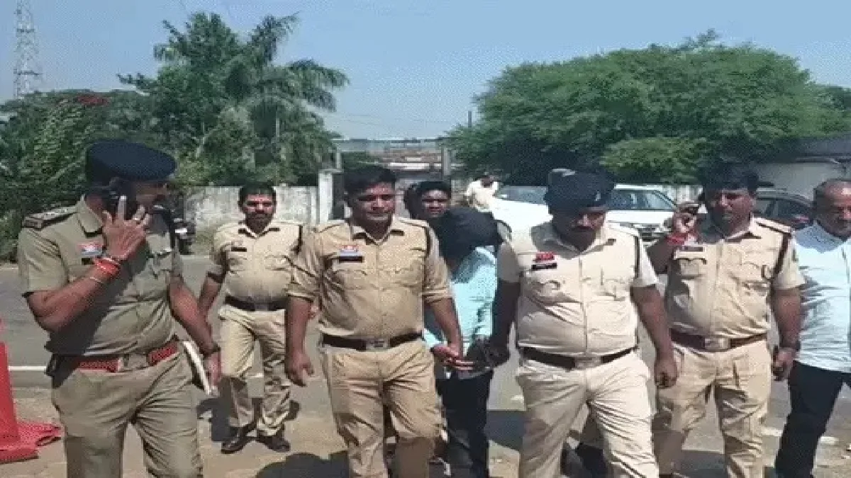 Surajpur Double Murder: 20 लाख के कर्ज के लिए टीचर और बेटे की हत्या, जानिए क्या है पूरा मामला