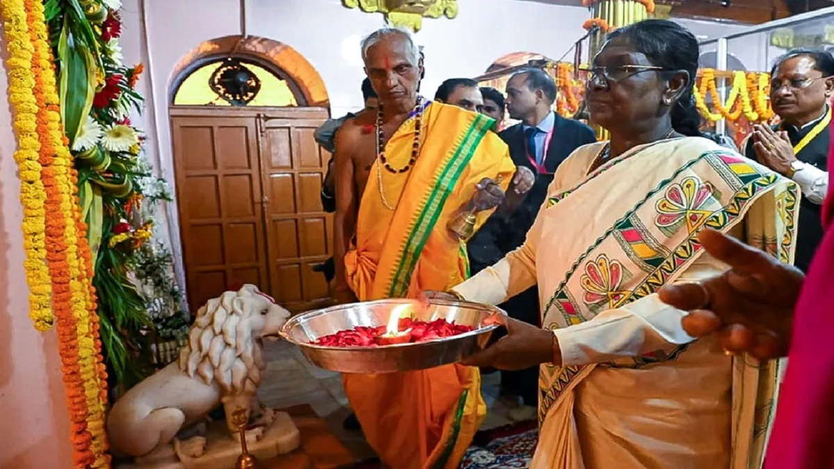 President Draupadi Murmu: मां दंतेश्वरी के दरबार पहुंचीं राष्ट्रपति द्रौपदी मुर्मू, बस्तर की आस्था और संस्कृति को सराहा