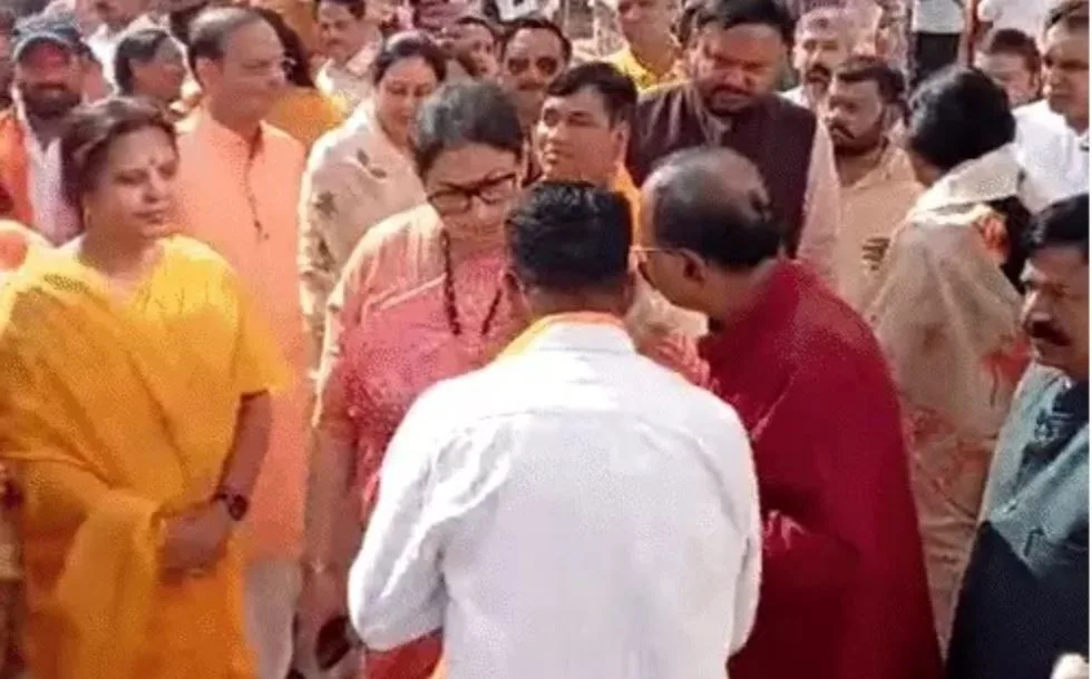 छत्तीसगढ़ बीजेपी में ऑल इज वेल? स्मृति ईरानी की क्लास में उतरे मंत्रियों के चेहरे, बैठक से पहले खिसके लखनलाल देवांगन